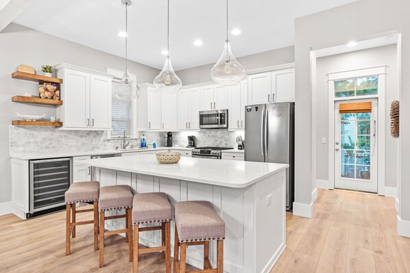 Refrigerador, microondas, horno, placa de cocina