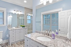 Shower, hair dryer, towels - Sandy Smiles by AvantStay | Seagrove | Walk to Beach + Pool (Santa Rosa Beach)