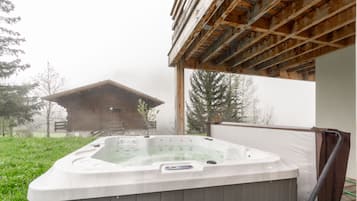 Bain à remous extérieur