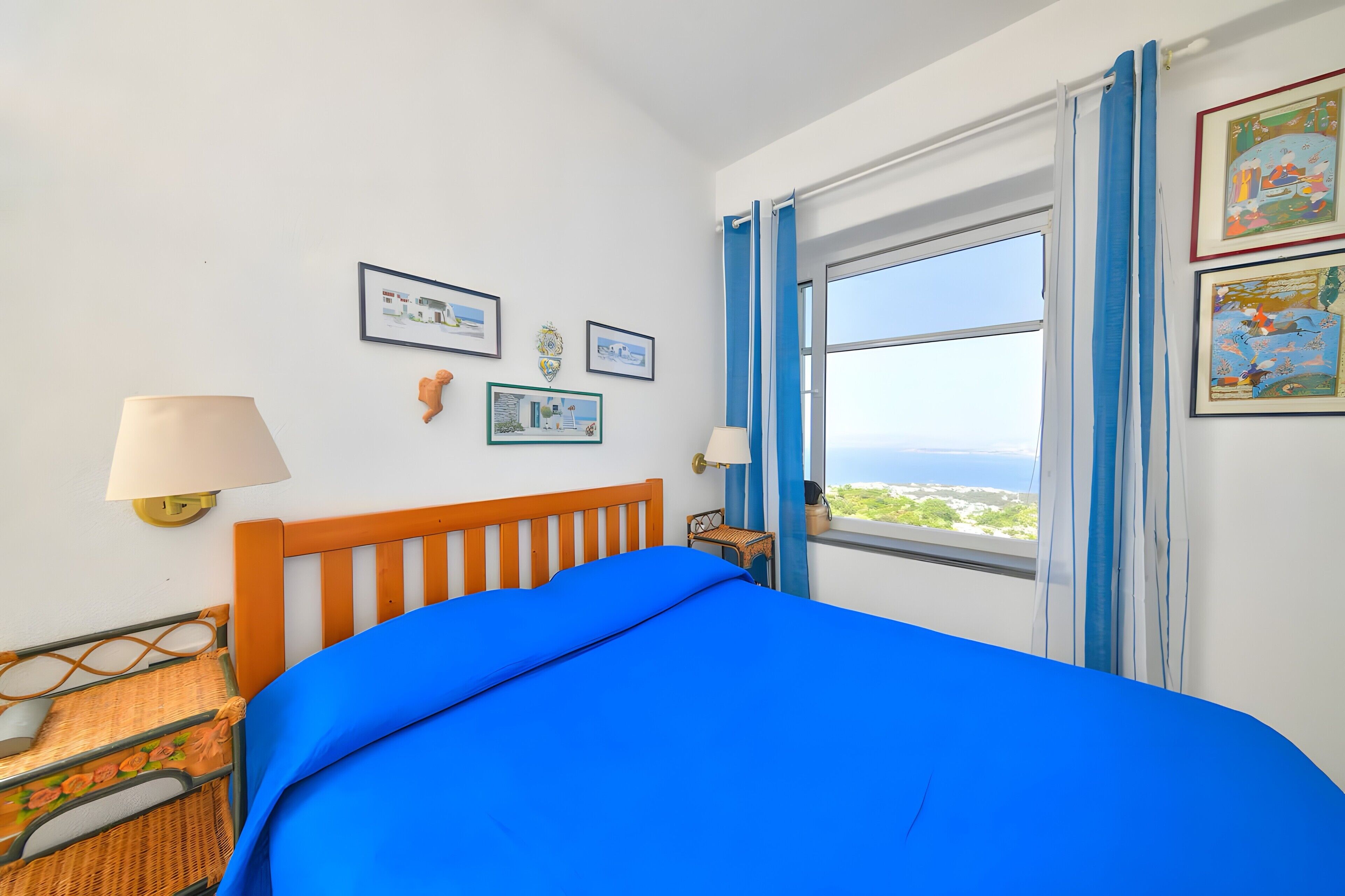 3 slaapkamers, een strijkplank/strijkijzer, gratis wifi, beddengoed