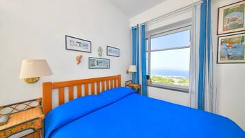 3 slaapkamers, een strijkplank/strijkijzer, gratis wifi, beddengoed