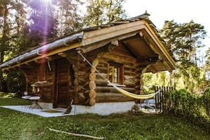 Deluxe Cabin, 1 Bedroom, Mountain View | 1 bedroom, individually decorated, free WiFi, bed sheets