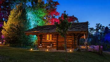 Exclusive Cabin, 1 Bedroom, Mountain View | 1 bedroom, premium bedding, individually decorated
