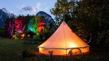 Exclusive-Zelt, 1 Queen-Bett, Gartenblick
