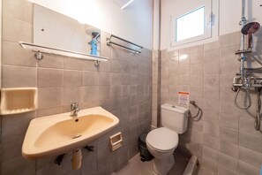Shower, hair dryer, towels - Studio 'Gavriil G4' with Sea View, Wi-Fi and Air Conditioning (Corfu)