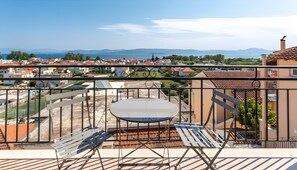 Outdoor dining - Studio 'Gavriil G5' with Sea View, Wi-Fi, and Air Conditioning (Corfu)