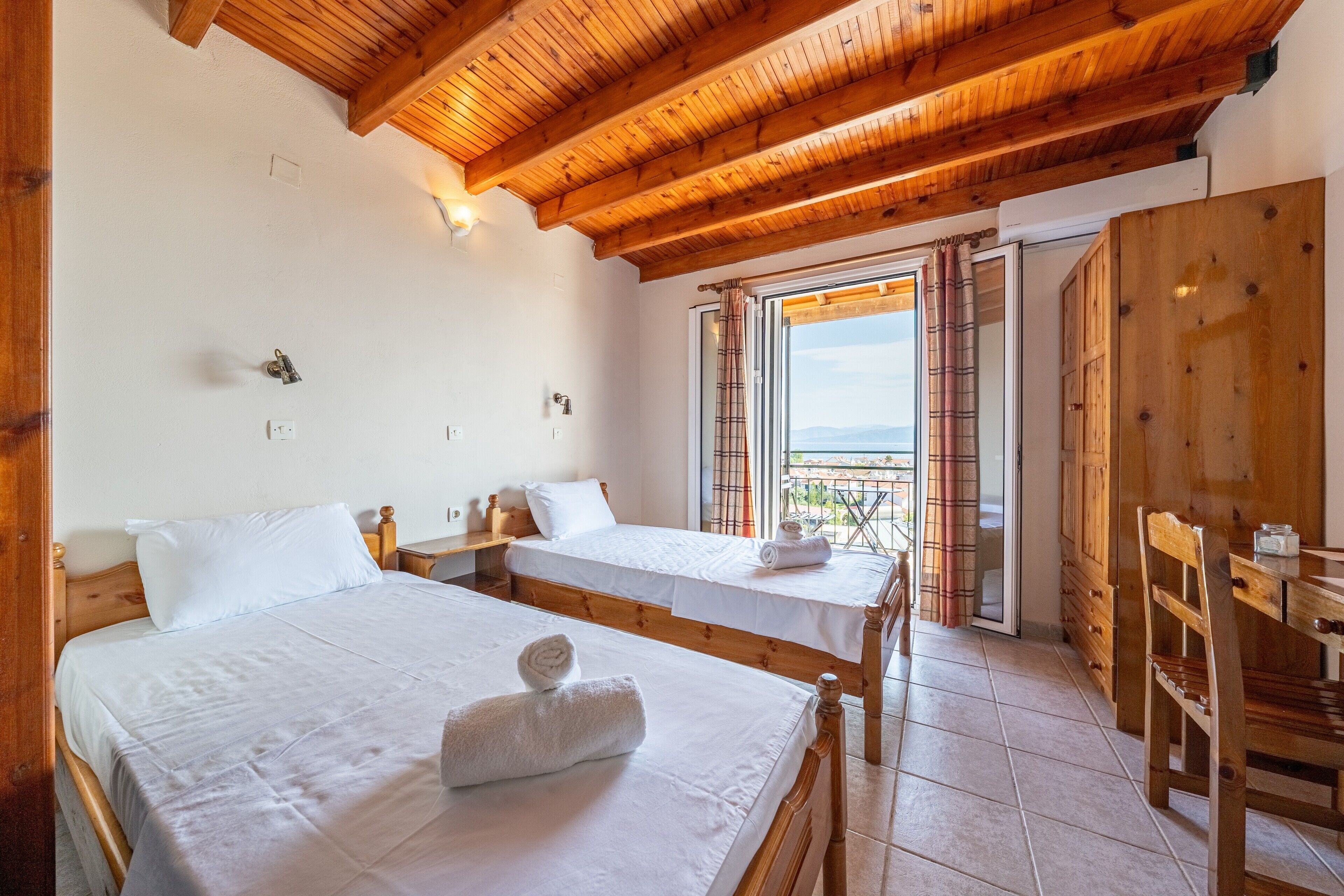 2 bedrooms, WiFi (free), bed sheets