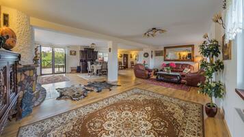 Willa (34) | Living area | Flat-screen TV