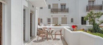 Apartment 'Family Room No 1' with Mountain View, Wi-Fi and Air Conditioning