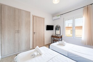 2 bedrooms, free WiFi, bed sheets - Apartment 'Gavriil G2' with Sea View, Wi-Fi, and Air Conditioning (Corfu)