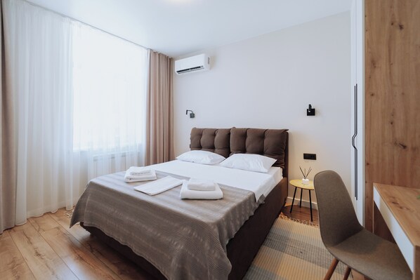 1 bedroom, iron/ironing board, travel cot, free WiFi