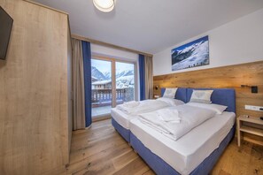 4 bedrooms, bed sheets