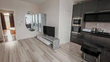 Apartment, 2 Bedrooms, Smoking, Balcony | Living room