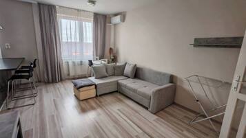 Apartment, 2 Bedrooms, Smoking, Balcony | Living room