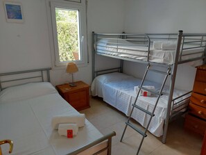 3 dormitorios, cuna de viaje, wifi gratis y ropa de cama
