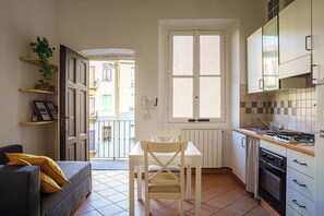 Departamento, vista al patio | Área de sala de estar