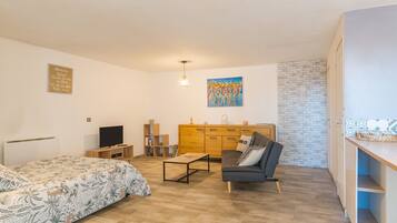 1 bedroom, iron/ironing board, free WiFi, bed sheets