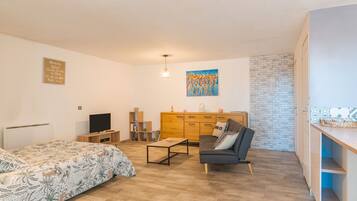 1 slaapkamer, een strijkplank/strijkijzer, gratis wifi, beddengoed