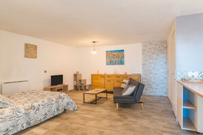 1 slaapkamer, een strijkplank/strijkijzer, gratis wifi, beddengoed