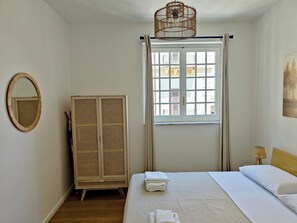1 dormitorio, tabla de planchar con plancha, cuna de viaje y wifi gratis