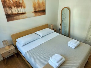 1 chambre, fer et planche à repasser, lit parapluie, Wi-Fi gratuit