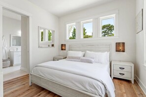 6 slaapkamers, een strijkplank/strijkijzer, reisbedje, gratis wifi