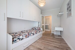 2 slaapkamers, een strijkplank/strijkijzer, gratis wifi, beddengoed