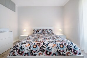 2 chambres, fer et planche à repasser, Wi-Fi gratuit, draps fournis