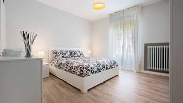 2 slaapkamers, een strijkplank/strijkijzer, gratis wifi, beddengoed