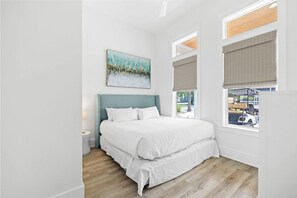 6 bedrooms, iron/ironing board, travel crib, free WiFi - Juan Fine Day | Sleeps 18 | Heated Pool + Golf Cart | Exclusive Bonfires (Santa Rosa Beach)