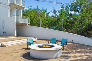 Terrace/patio - Three Times The Fun by AvantStay | Blue Mountain | Pool + Pet-Friendly (Santa Rosa Beach)