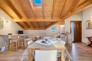 Dining - Apartment 'Civico 60' with Mountain View, Private Terrace and Wi-Fi (Variney- Chez Roncoz)