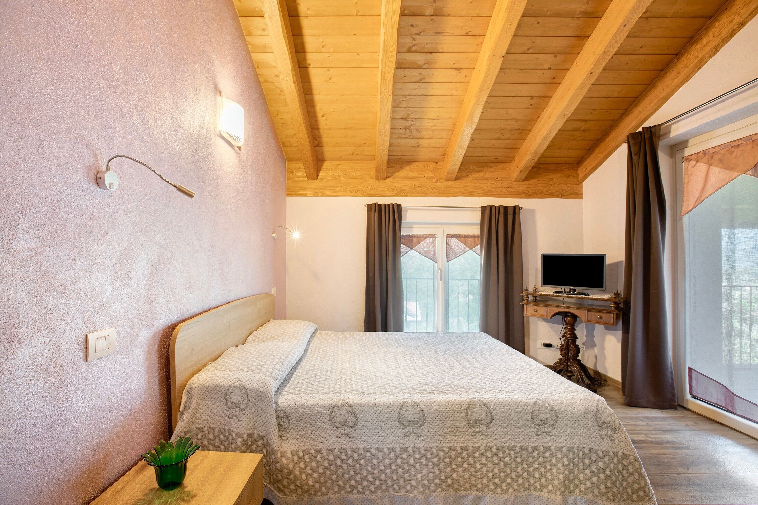 3 camere, ferro/asse da stiro, Wi-Fi gratuito, lenzuola