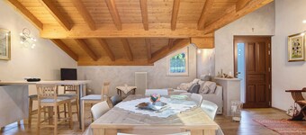 Apartamento 'Civico 60' con vistas a la montaña, terraza privada y Wi-Fi