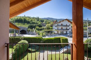 Property grounds - Apartment 'Civico 60' with Mountain View, Private Terrace and Wi-Fi (Variney- Chez Roncoz)