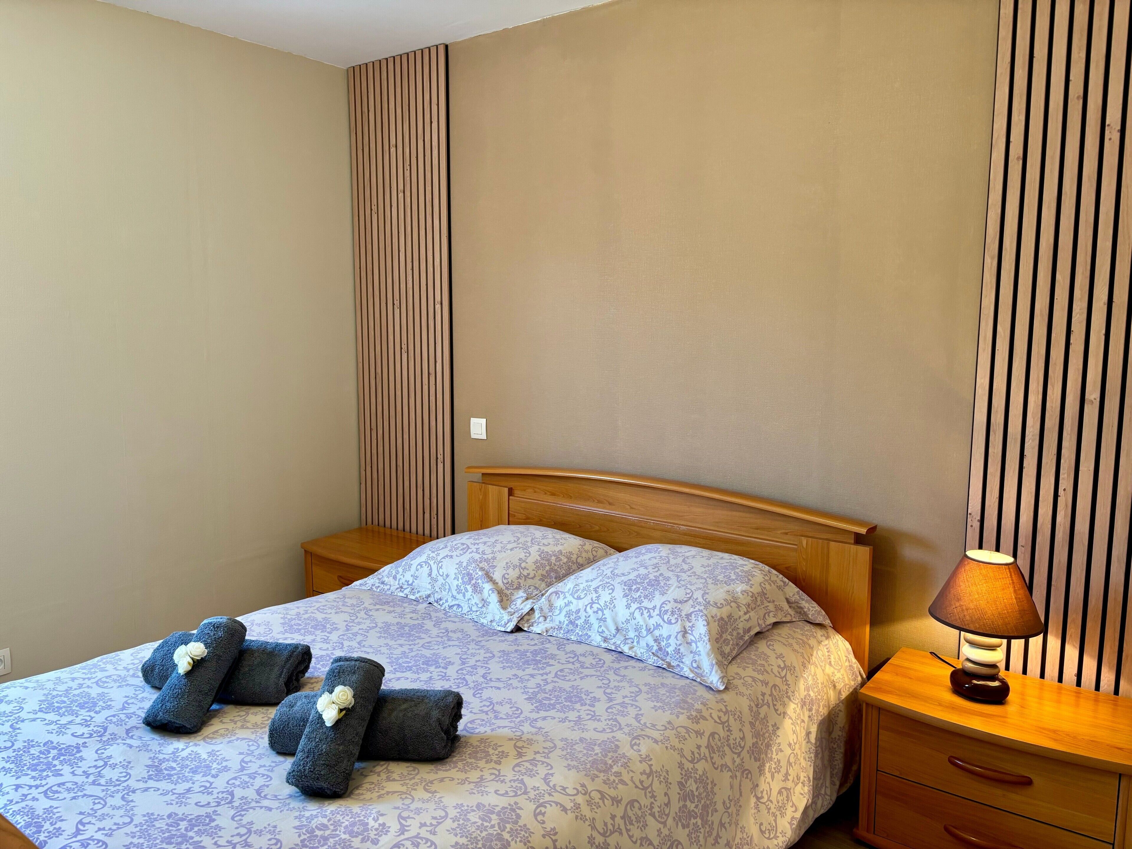 1 slaapkamer, een strijkplank/strijkijzer, gratis wifi, beddengoed