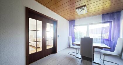 Stadtnahe Wohlfühlwohnung in ruhiger Lage – mit WLAN & Smart-TV
