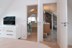 4 bedrooms, free WiFi, bed sheets