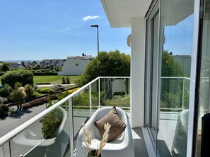 Property grounds - Villa 'Mamina' with Sea View, Private Terrace and Wi-Fi (Larmor-Plage)