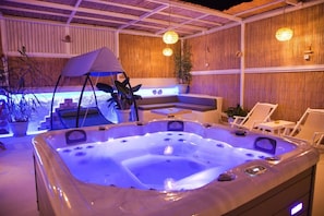 Private spa tub - Porfyra Suite 1 (Agistri)