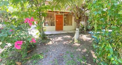 Cozy 1-bedroom apartment with WiFi, AC and Pool in Playa Chiquita