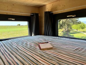 1 chambre, fer et planche à repasser, draps fournis