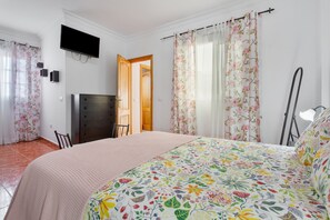 3 chambres, fer et planche à repasser, Wi-Fi gratuit, draps fournis