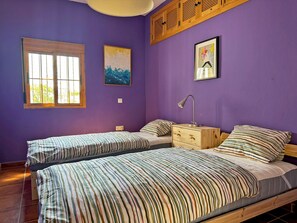 4 soverom, strykejern/-brett, wi-fi (inkludert) og sengetøy