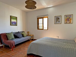 4 Schlafzimmer, BĂŒgeleisen/BĂŒgelbrett, kostenloses WLAN, BettwĂ€sche