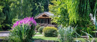 'Bullrush' luxury Log Cabin. 3.5 acre lakeside setting in Pewsey Vale Wiltshire