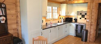 'Bullrush' luxury Log Cabin. 3.5 acre lakeside setting in Pewsey Vale Wiltshire