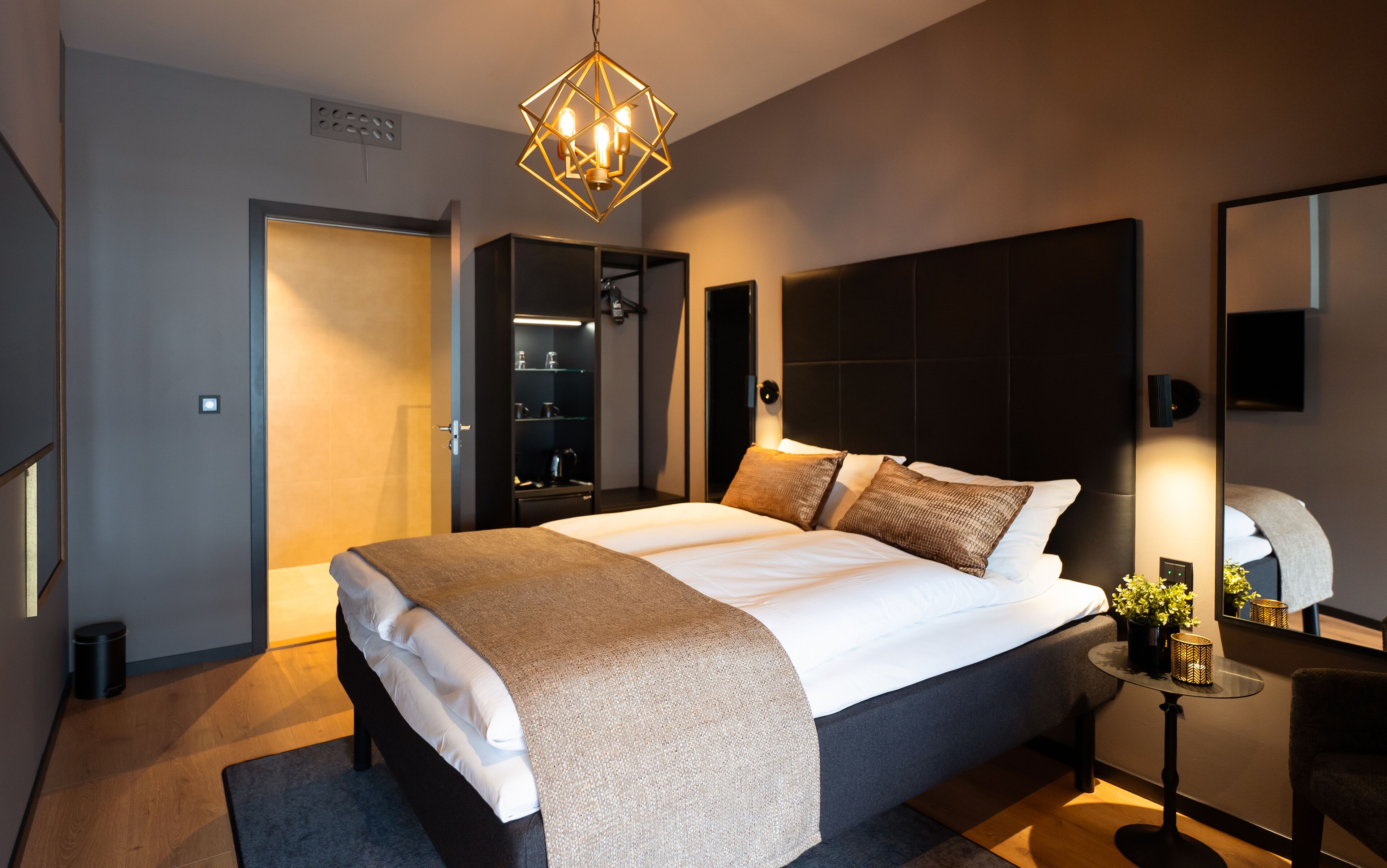 Basic Double Room | Desk, laptop workspace, soundproofing, free WiFi