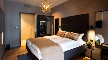 Kamar Double Basic | 1 kamar tidur, meja kerja, ruang kerja ramah laptop, dan kedap suara