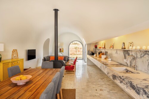 Holiday Home 'Monte De Santiago' with Mountain View, Private Pool and Wi-Fi